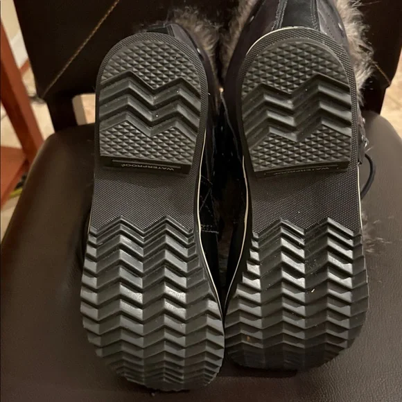 Sorel women’s waterproof Black Fur-Lined Winter Boots. Worn once - Picture 4 of 5